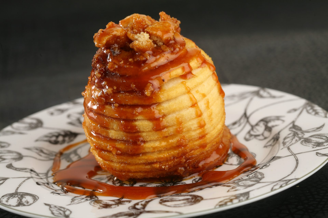 Recette de pomme confite au four, streusel aux noix | Daco Bello