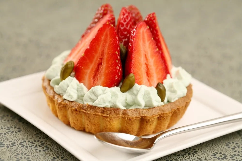 Recette de croquant d'amande aux fraises et chantilly | Daco Bello