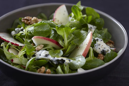 Salade de roquefort, pomme et noix