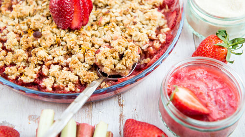 Recette de crumble à la rhubarbe, fraise et noix de coco | Daco Bello