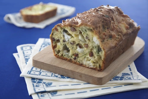 Recette de cake au fromage de chèvre, menthe et pignons | Daco Bello